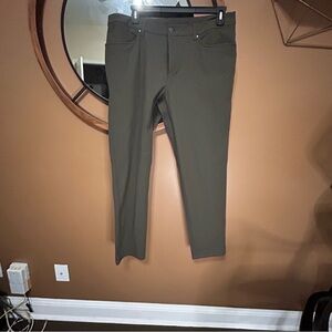 Lululemon Stretch Dark Olive Green Mens Pants Flat Front CA 35801 36"x32 1/2"